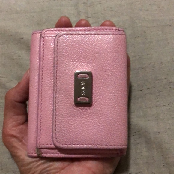 TODAY ONLY:AUTHENTIC TODS PINK TRIFOLD WALLET MADE IN INTALY - Has dirt & rubs - Picture 14 of 14